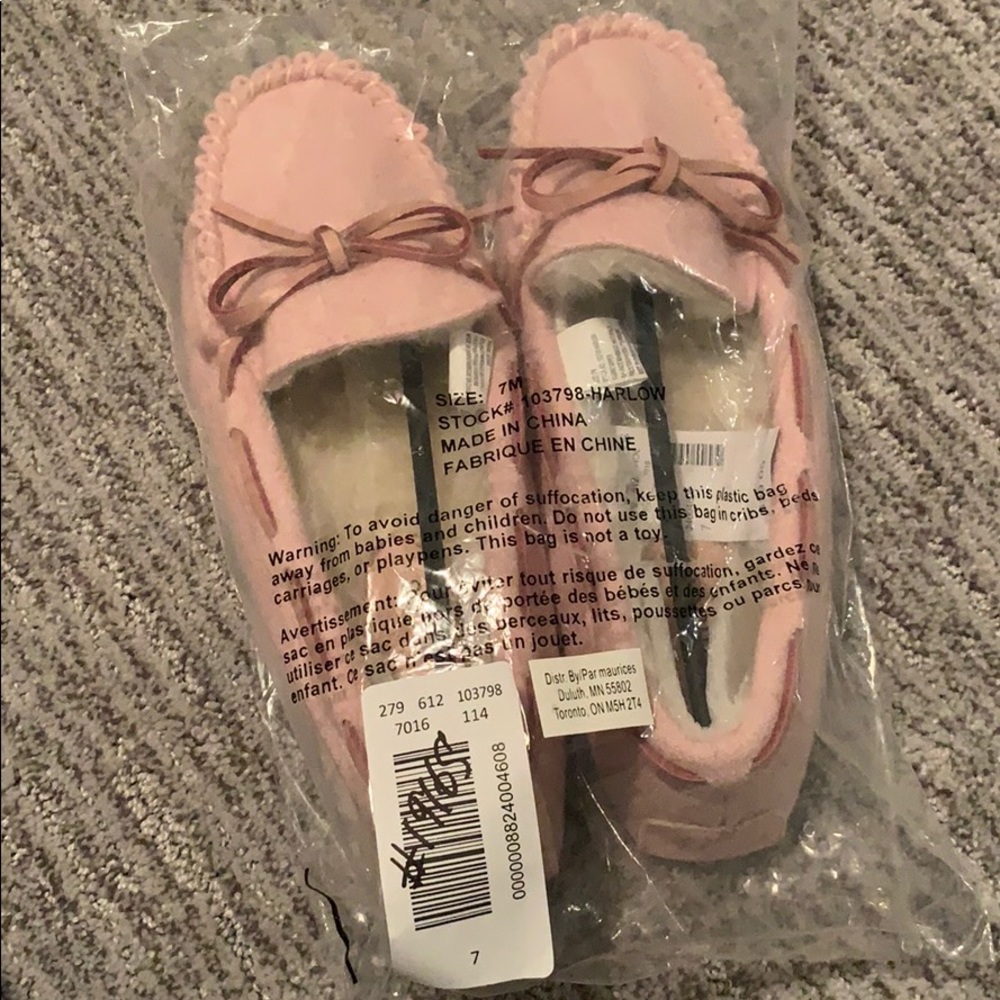 BRAND NEW WITH TAG!  Lovely Moccasin slippers - Picture 5 of 6